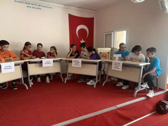 Aladağ'da Ortaokul Öğrencileri Arasında Bilgi Yarışması Düzenlendi