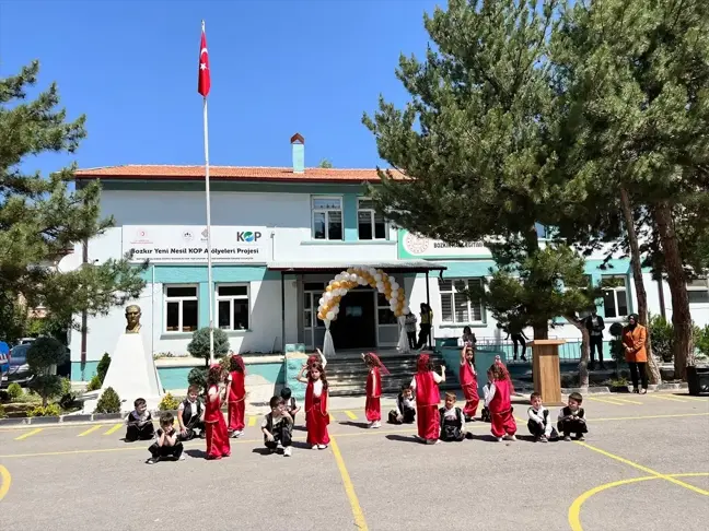 Bozkır Halk Eğitim Merkezi'nde Yıl Sonu Sergisi Açıldı