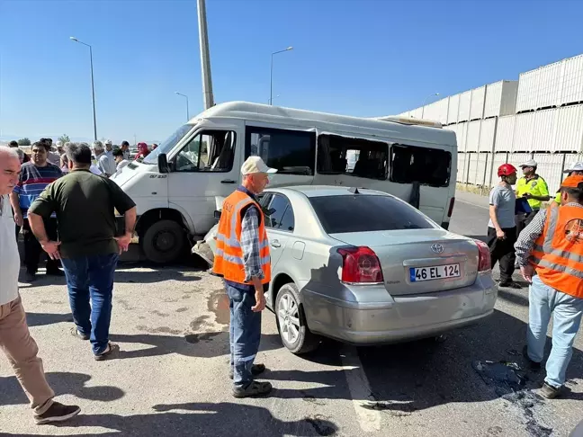 Kahramanmaraş'ta Otomobil ile Minibüs Çarpıştı: 10 Yaralı