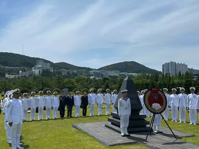 TCG Kınalıada Korveti Güney Kore'ye ziyarette bulundu