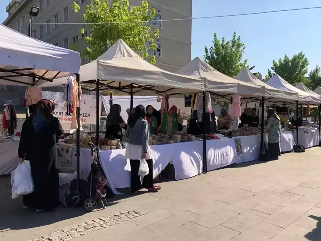 İHH, Gazze için Hayır Çarşısı Kermesi Düzenledi