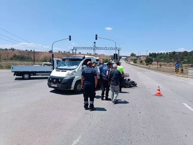 Kırıkkale'de Motosiklet ve Otomobil Çarpışması: 3 Yaralı