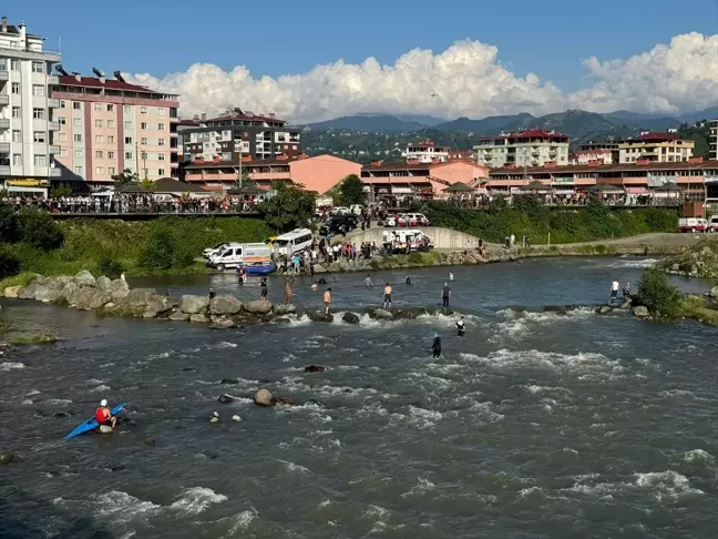 Rize'de yapay gölde akıntıya kapılan 4 kişiden 2'si hayatını kaybetti