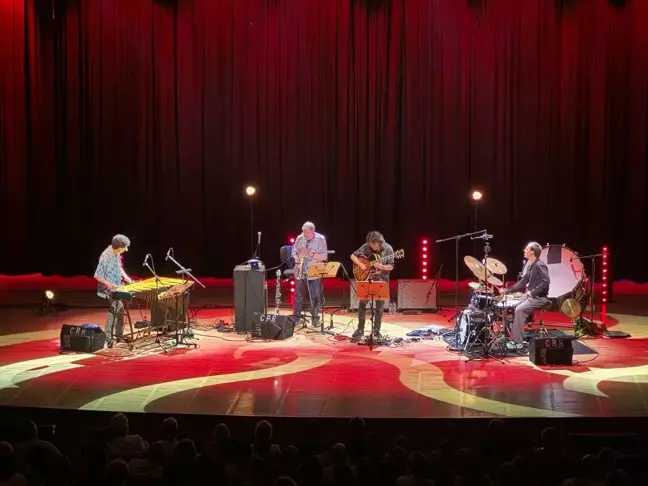 Serbest cazın öncüsü John Surman İstanbul'da konser verdi