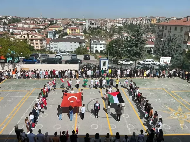 Ankara'da Öğrenciler Filistin'e Destek İçin Balonlar Havalandırdı