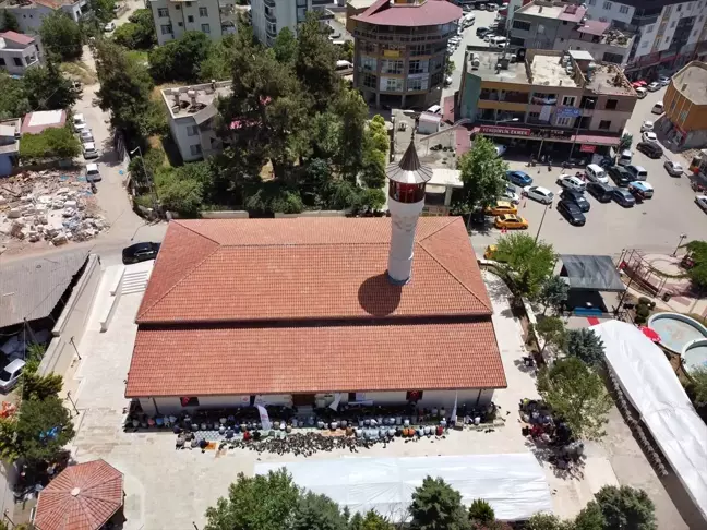 Osmaniye'deki tarihi Ağcabey Camisi restorasyonun ardından ibadete açıldı