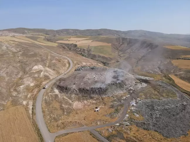 Şarkışla'da çöplük yangını söndürüldü