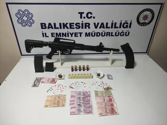 Balıkesir'de yapılan asayiş ve trafik uygulamasında 4 şüpheli gözaltına alındı