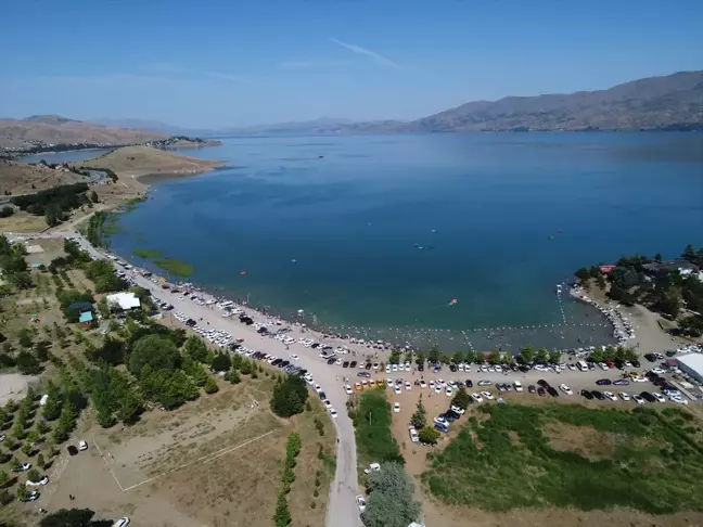 Hazar Gölü, Kurban Bayramı tatilinde ziyaretçi yoğunluğu yaşıyor