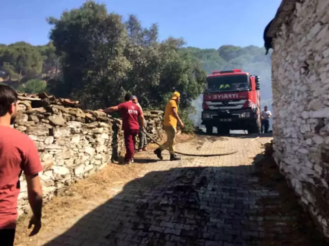 Aydın Koçarlı'da çıkan yangında bir ev tamamen yanarken üç ev kısmen zarar gördü