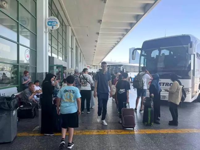 Ankara AŞTİ'de Bayram Dönüşü Yoğunluğu