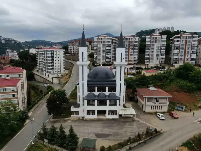 Trabzon'da kiliseye benzeyen cami tamamlandı