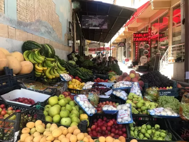 Bayburt'ta Vatandaş Tezgaha Elma Parasıyla Not Bıraktı