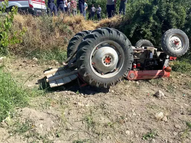 Malatya'da traktör devrildi, 4 kişi yaralandı