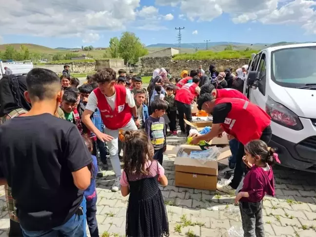 Kızılay Ağrı Şubesi, Kurban Bayramı'nda İhtiyaç Sahibi Ailelere Yardım Etti