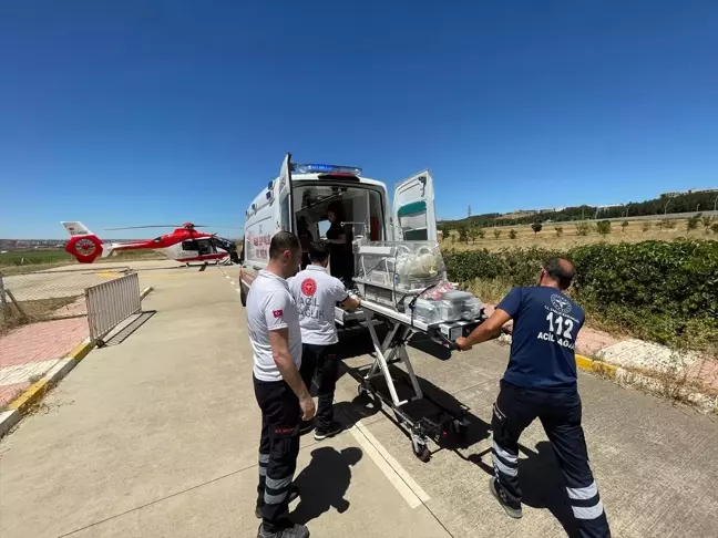 Diyarbakır'da enfeksiyon hastalığına yakalanan bebek ambulans helikopterle hastaneye ulaştırıldı