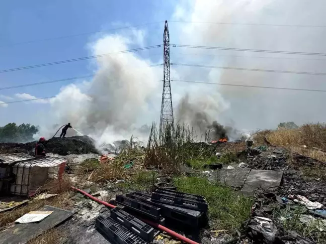 Sakarya'da çöp yangını paniğe neden oldu