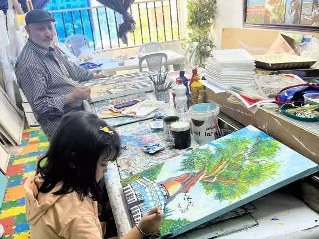 Ürdünlü Ressam, Çocuklara Filistin Sevgisini Aşılıyor