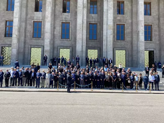 Özel ile Kılıçdaroğlu, Yaşar Yakış'ın cenazesinde buluştu