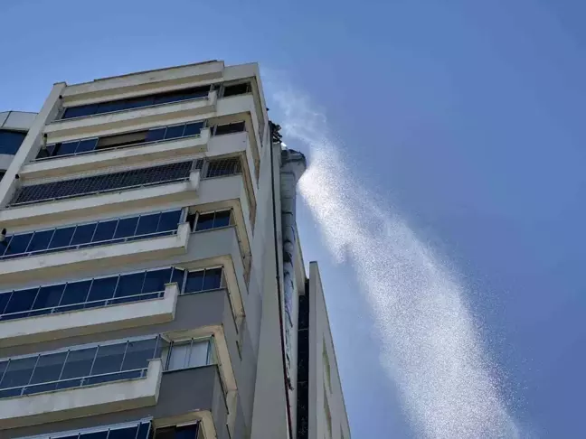 Diyarbakır'da Fırıncı Restoranın Bacasında Yangın Çıktı