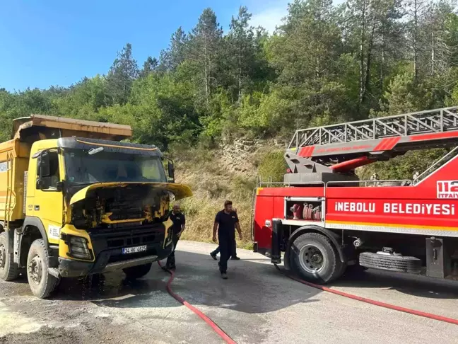 İnebolu'da hafriyat kamyonunda çıkan yangın söndürüldü