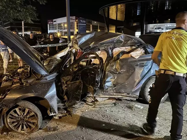 Bursa'da Otomobil Kazası: 1 Ölü, 2 Yaralı