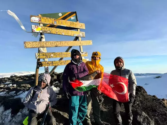 Türk İş Adamları Kilimanjaro'da Filistin'e Destek İçin Bayrak Açtı