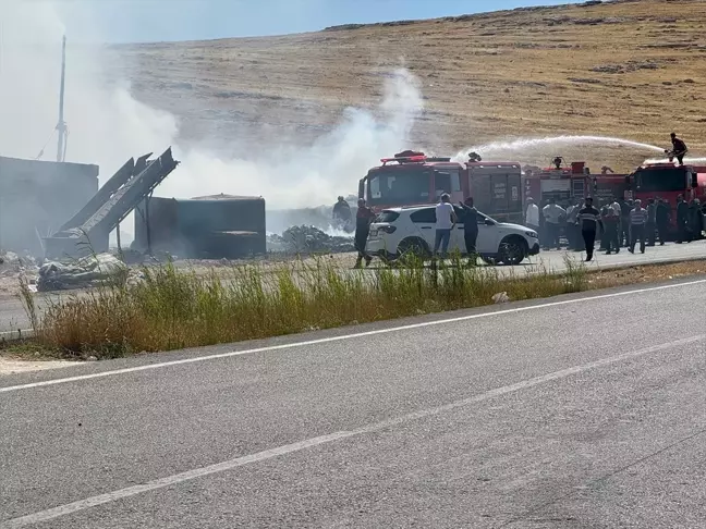 Şanlıurfa'da Geri Dönüşüm Fabrikasında Yangın Çıktı