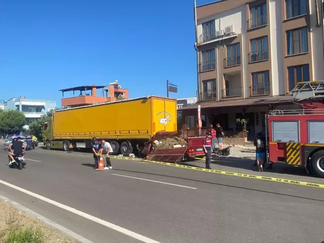 Çanakkale'de Kamyonet ve Tıra Çarpan Araçta 2 Kişi Hayatını Kaybetti