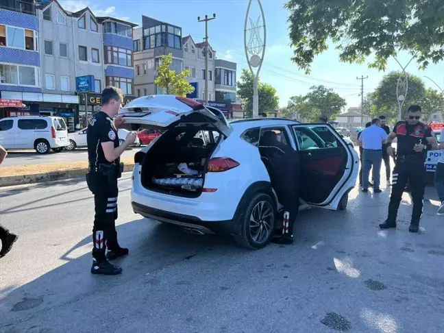 Sakarya Karasu'da yapılan trafik denetimlerinde 8 araç trafikten men edildi