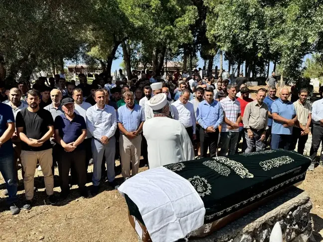 Torbalı'da patlamada hayatını kaybeden genç kız defnedildi