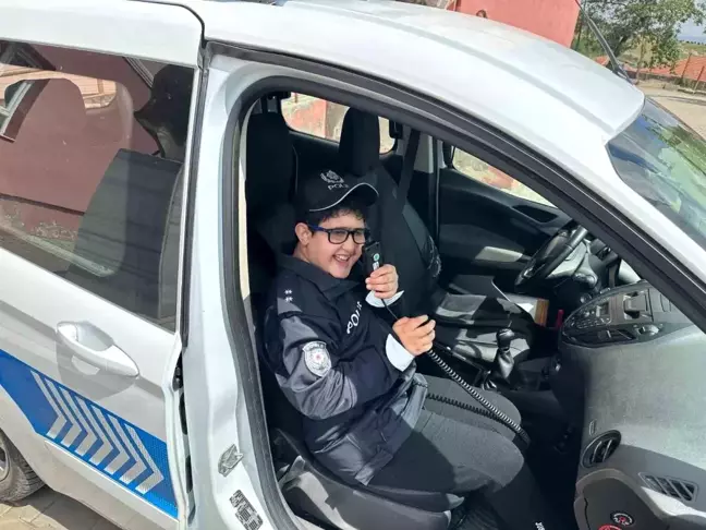 Aksaray'da 13 yaşındaki öğrenci polis olma hayalini gerçekleştirdi