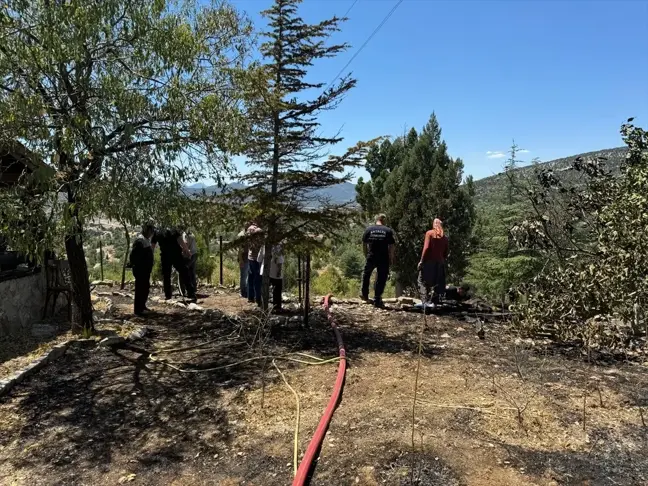 Antalya'da tarihi düğmeli evin bahçesinde yangın çıktı