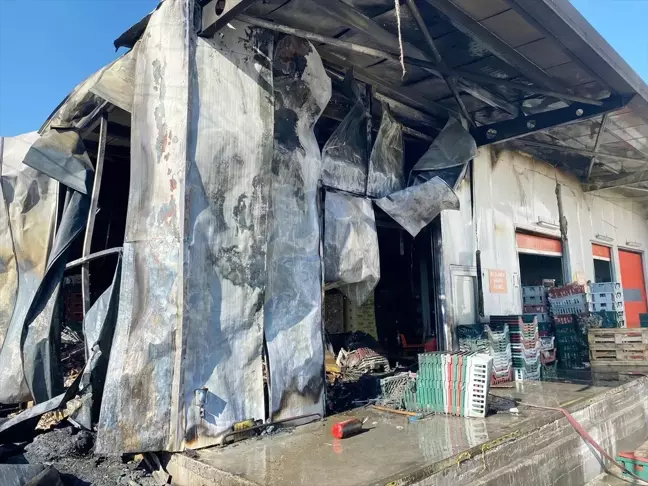 Antalya'da ekmek fabrikasında çıkan yangın kısa sürede söndürüldü