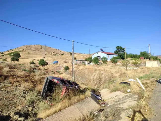 Elazığ'da hafif ticari araç şarampole yuvarlandı, sürücü ağır yaralandı