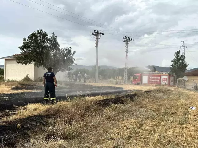 Kastamonu'da Yıldırım Düşmesi Sonucu Tarlada Çıkan Yangın Söndürüldü