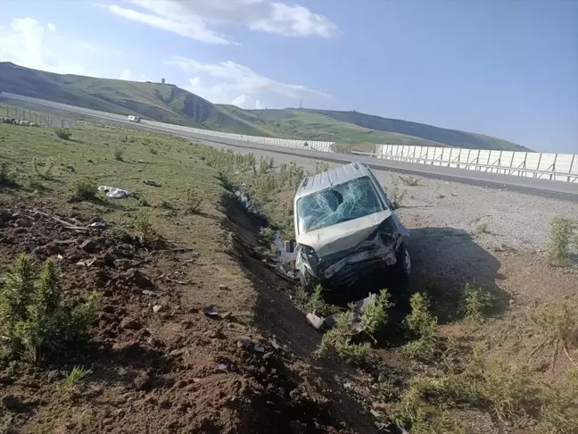 Doğubayazıt'ta Hafif Ticari Araç Devrildi: 7 Yaralı