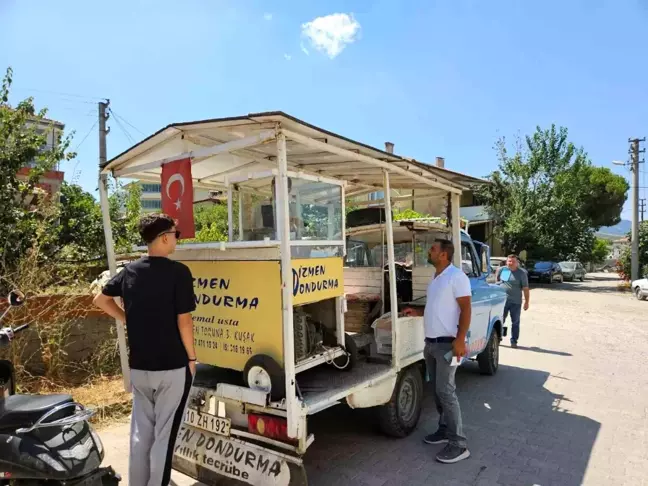 Balıkesir'de 72 yaşındaki dondurmacı aile mesleğini sürdürüyor