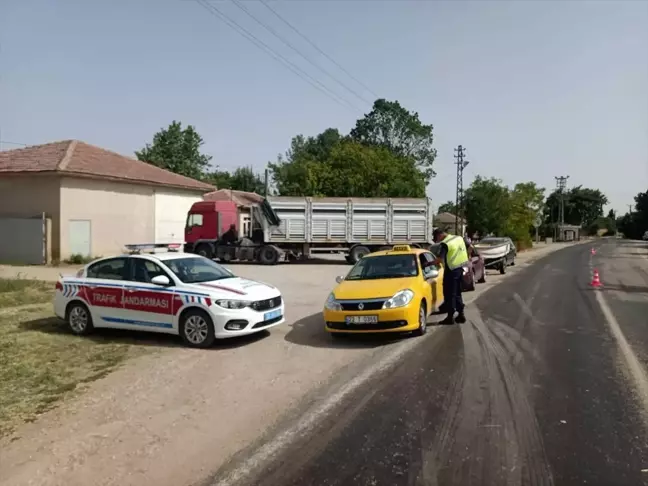 Edirne Jandarma Komutanlığı Vatandaşlara Denetim ve Bilgilendirme Çalışmaları Yapıyor