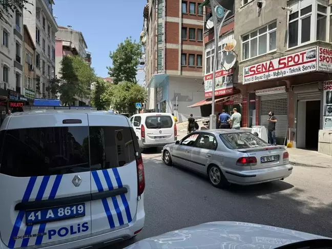 İkinci El Eşya İş Yerinde Buzdolabı Motoru Patladı: 2 Yaralı