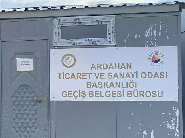 Ardahan'da Çıldır-Aktaş Gümrük Kapısı'nda geçiş belgesi işlemleri tır parkında yapılacak