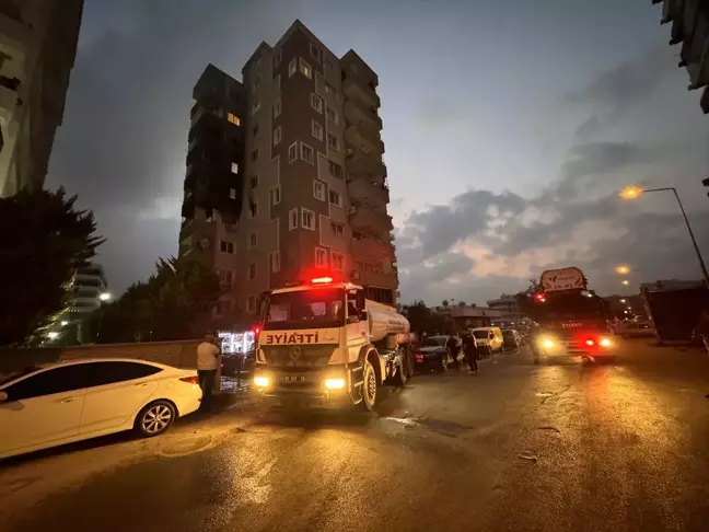 Adana'da 9 Katlı Apartmanda Çıkan Yangında Bir Kişi Hayatını Kaybetti