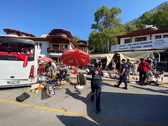 Muğla'da tur otobüsü kazasında ölü sayısı 3'e yükseldi