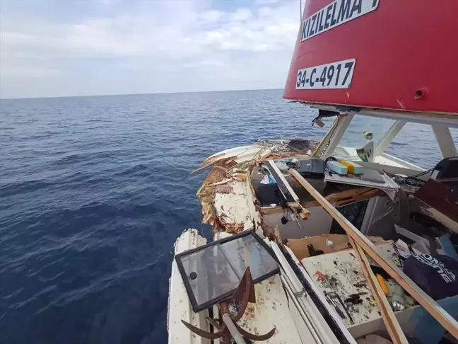 Çanakkale'de Yunan Sahil Güvenliği Balıkçı Teknesine Zarar Verdi