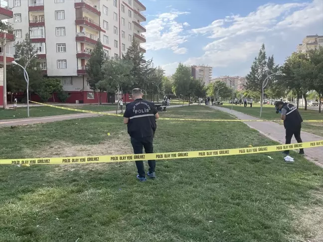 Diyarbakır'da Kardeşinin Silahla Yaraladığı Kişi Hastaneye Kaldırıldı