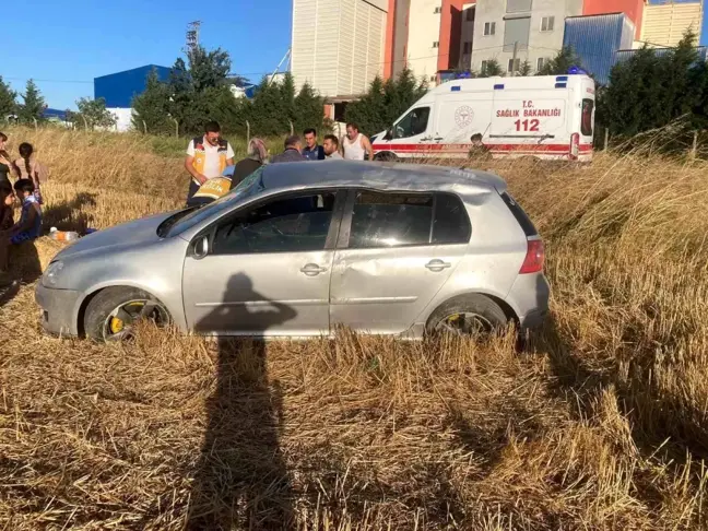 Tekirdağ'da tarlaya uçan otomobilin kazasında 5 kişi yaralandı