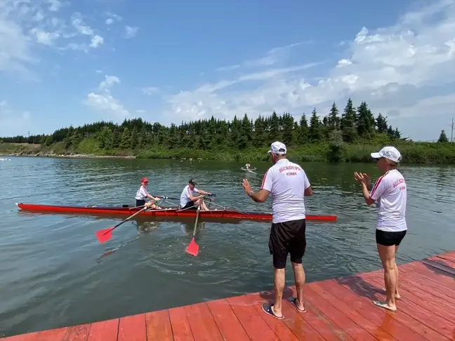 Zonguldak'ta farklı meslek gruplarından kişiler kürek sporuyla tanışıyor