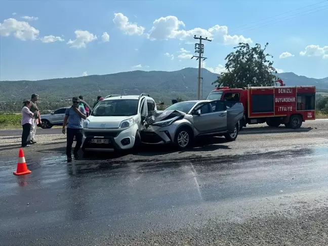 Denizli'nin Buldan ilçesinde otomobil çarpışması: 6 yaralı