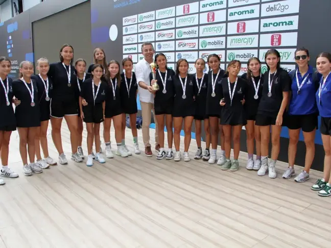 İzmir Büyükşehir Belediyesi Spor Kulübü Sutopu U13 Kadınlar Türkiye Şampiyonası'nda İkinci Oldu