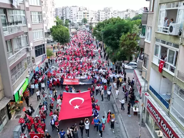 Mersin'de 15 Temmuz anma yürüyüşü düzenlendi, demokrasi nöbeti tutuldu